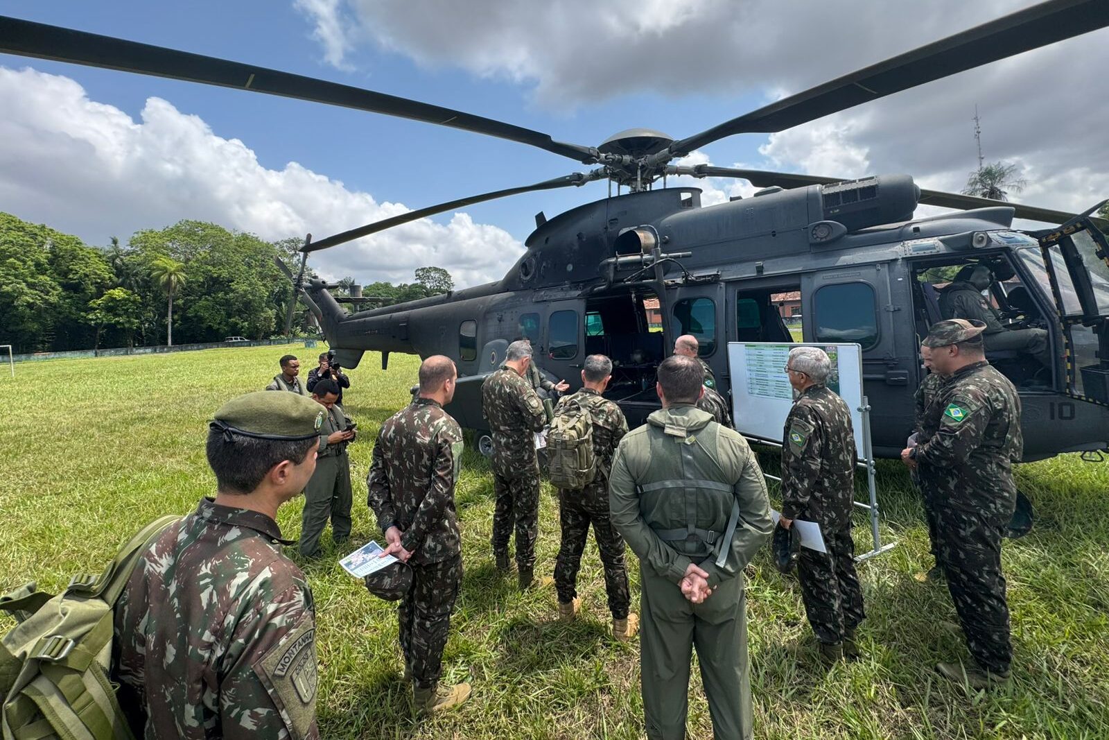 CMN recebe visita do Comando Logístico