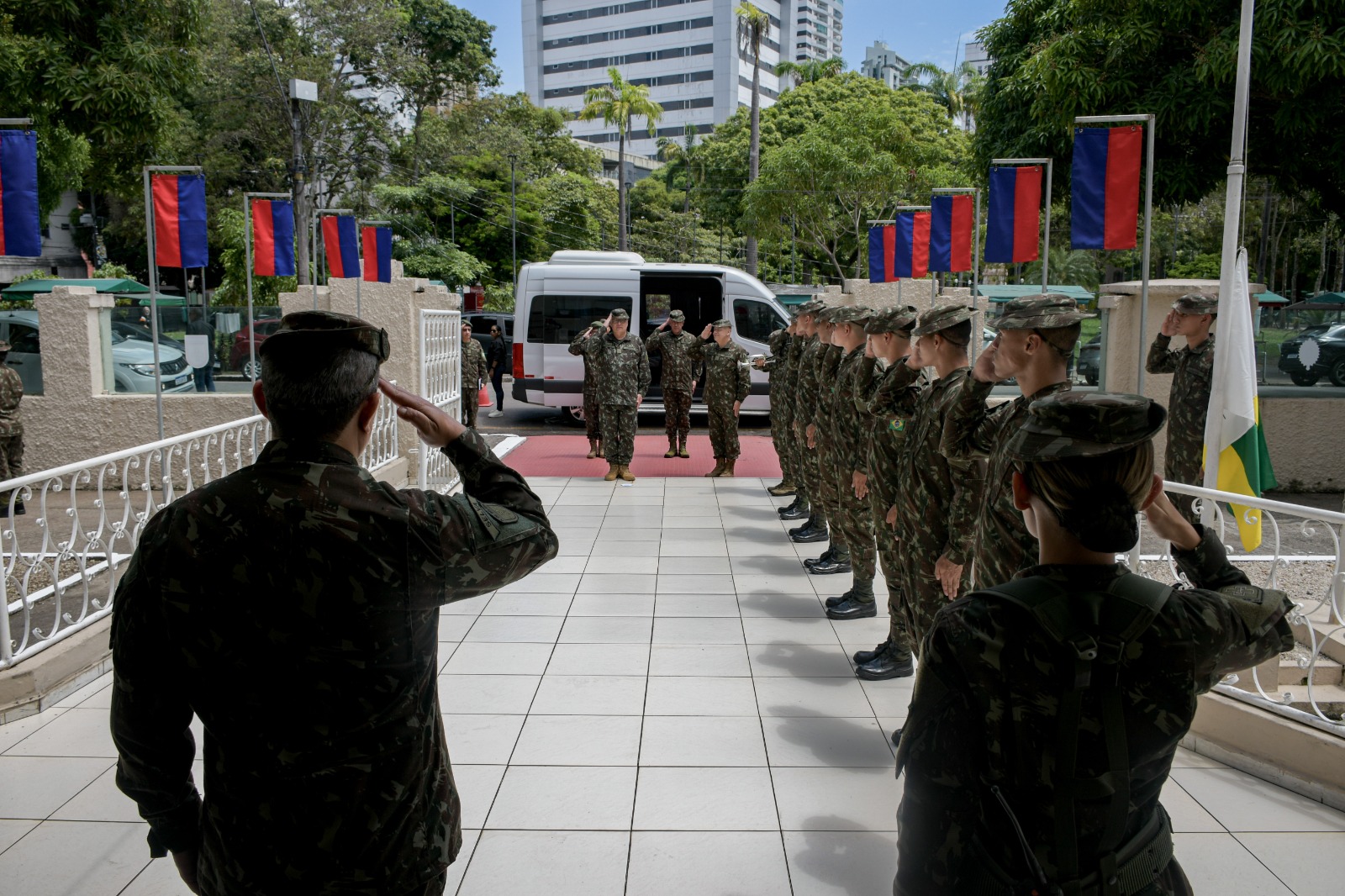 Chefe do Departamento-Geral do Pessoal do Exército Brasileiro visita o CMN