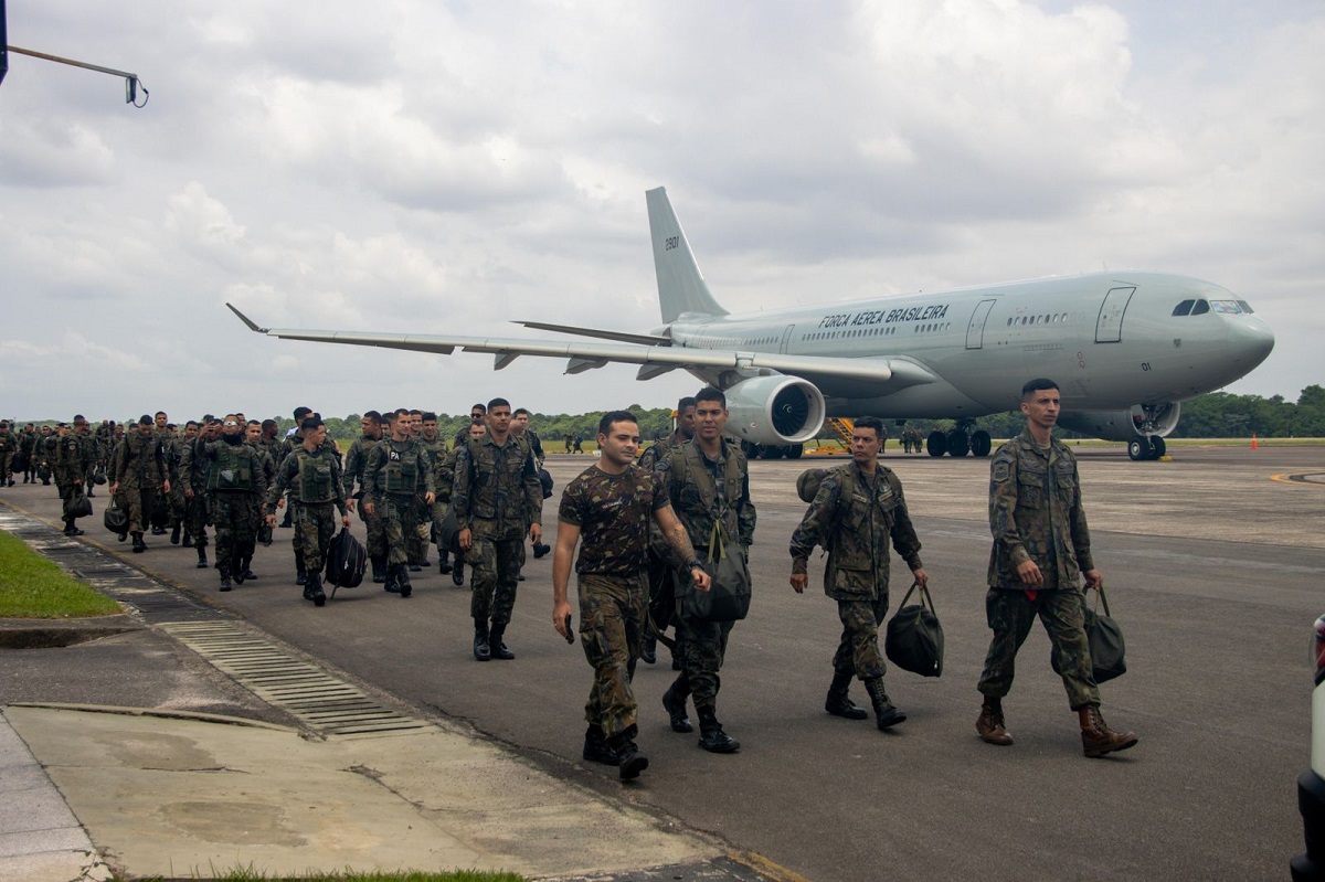 Maior aeronave da Força Aérea, KC-30 faz transporte logístico para a COP 30 em Belém
